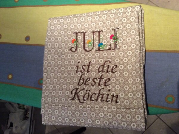 Geschirrtuch „Juli ist die beste Köchin“