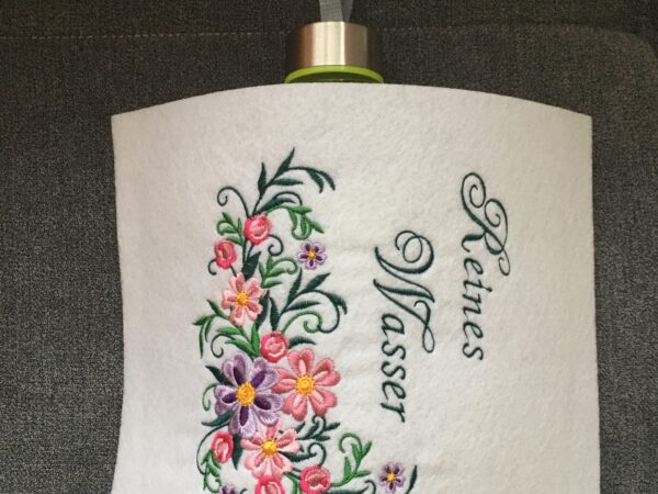 Trinkflasche „Reines Wasser“