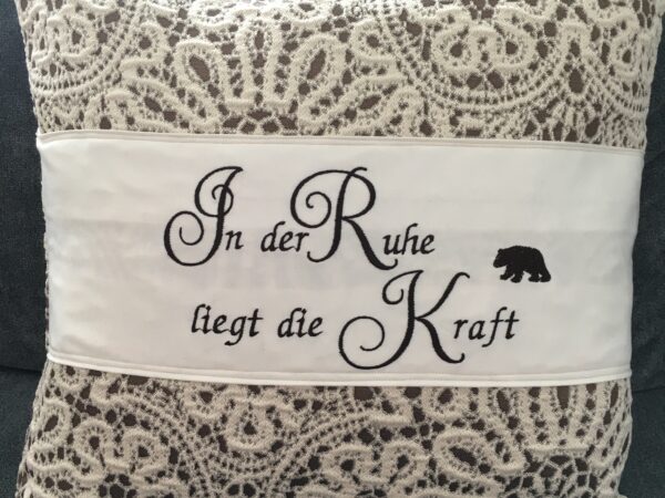 Polster „In der Ruhe liegt die Kraft“