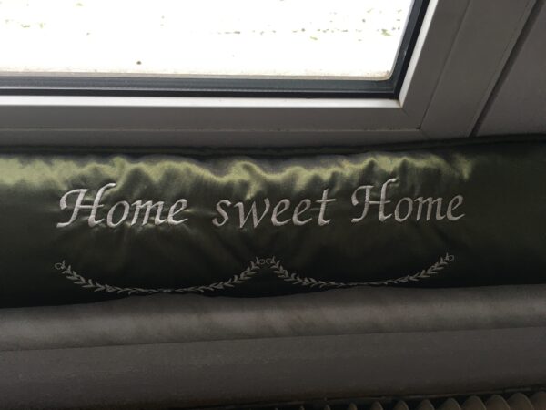 Nackenrolle „Home Sweet Home“